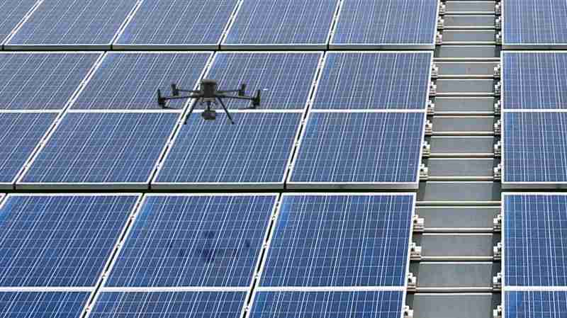 JDB电子以无人机搭配IR Sensor热显像技术进行全方面模块健检，，，，有效降低人力成本并提升发电量