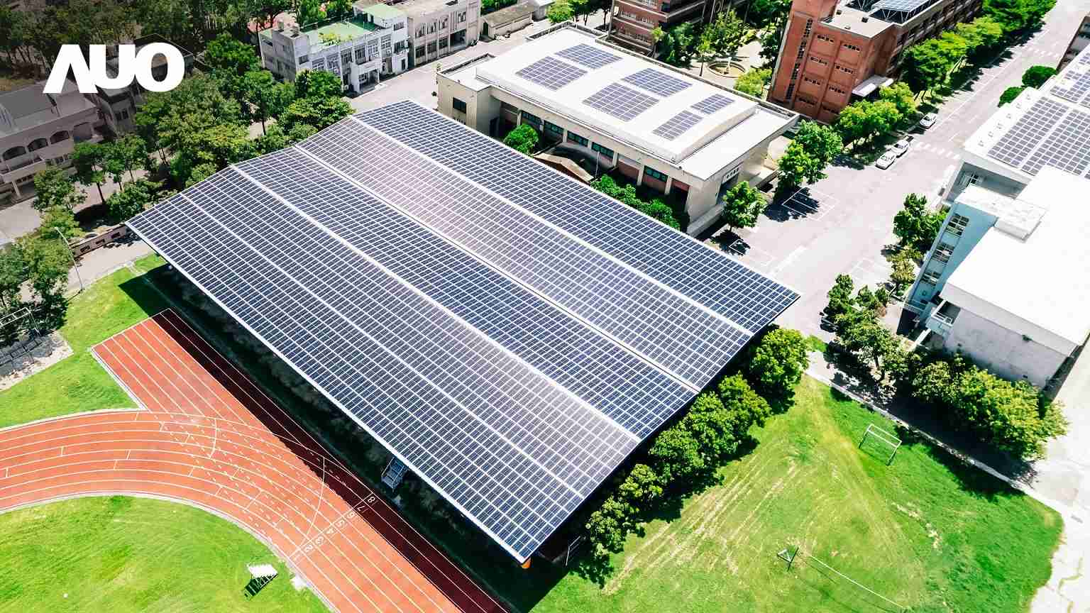 JDB电子SunSteel光电整合型浪板具备快速安装、、、、轻量化优势,,,可提升15%发电效能,,通过国际IEC与台湾VPC认证安全、、、、防漏、、、耐候标准