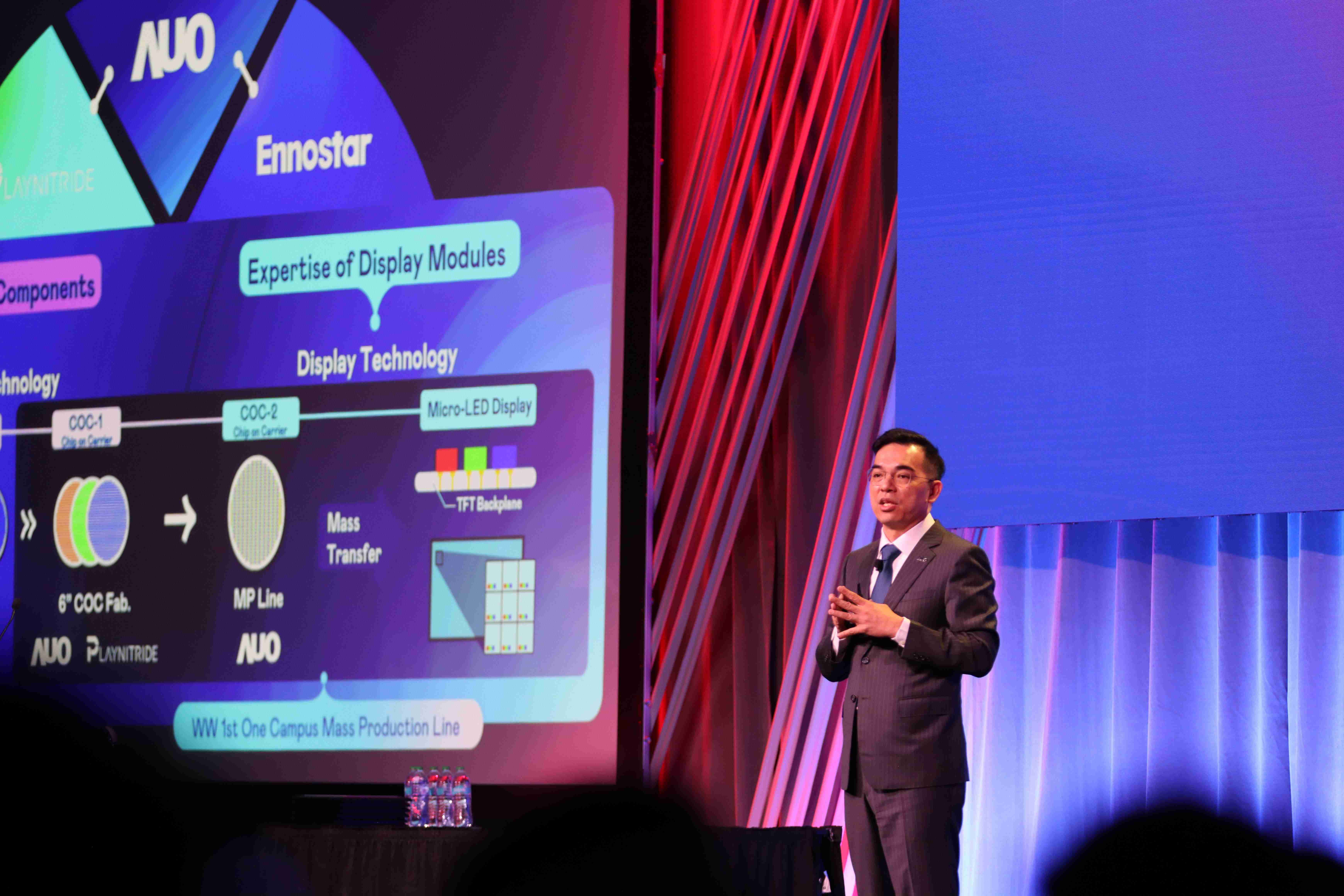 2025 SID显示周登场,,,,JDB电子光电执行长暨总经理柯富仁博士以〝Redefining Displays: Inspiring New Possibilities〞发表主题演说,,,带领JDB电子以智能显示解决方案先驱,,,透过AI赋能,,,重塑显示的视觉创新体验